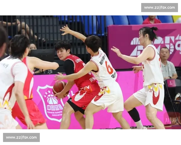 女子篮球赛激烈角逐巅峰对决点燃全场观众热情 - 副本 - 副本